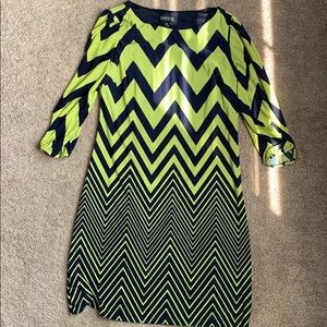 En studio focus patterned dress